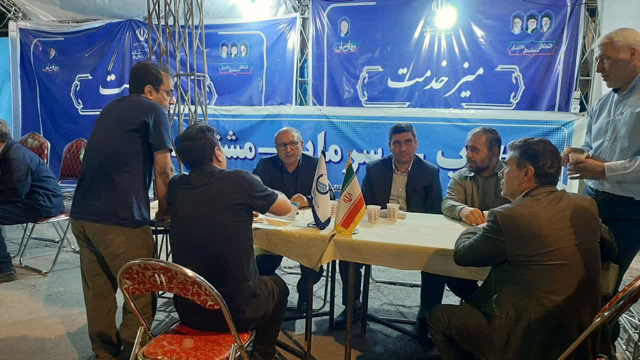 میز خدمت آبفا در کنار مردم؛ حضور شبانه مدیرعامل آبفای خراسان شمالی در تجمعات دفاع از وطن