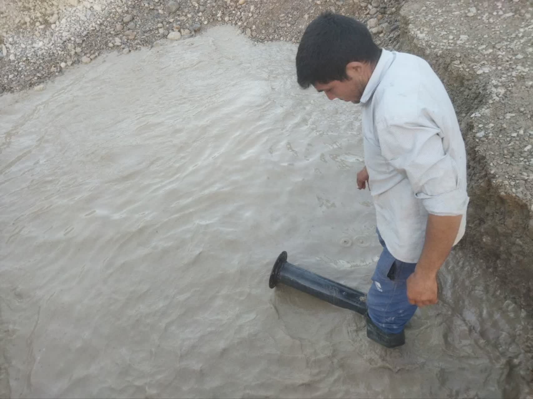 عملیات ضربتی آبفای سملقان برای رفع ۳۰ حادثه در شبکه توزیع آب شرب/ ترمیم خط انتقال روستای سیل‌زده امند